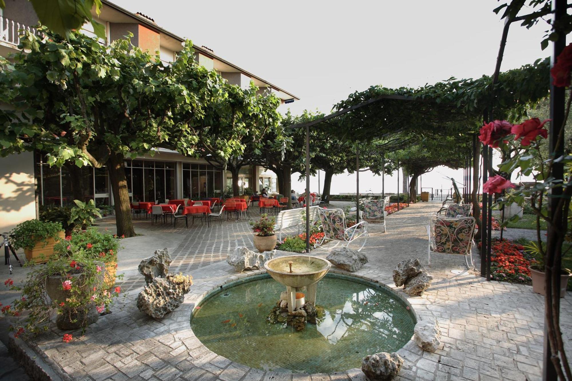 Hotel Giardino Sirmione Exterior photo